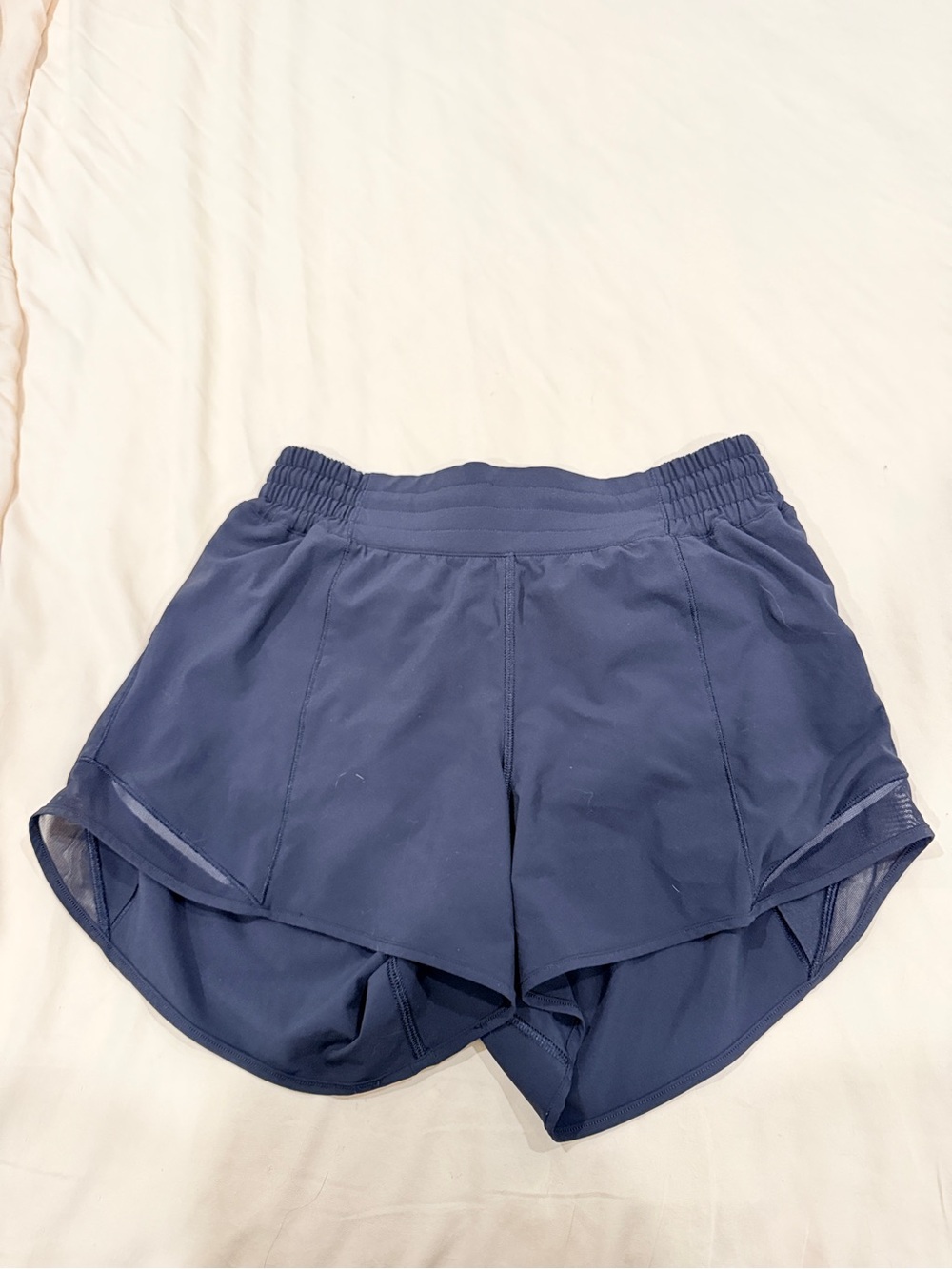 Black Lululemon Hotty Hot 4” shorts